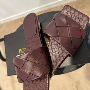 Brown sandals, New in box! Never worn Size 41/9